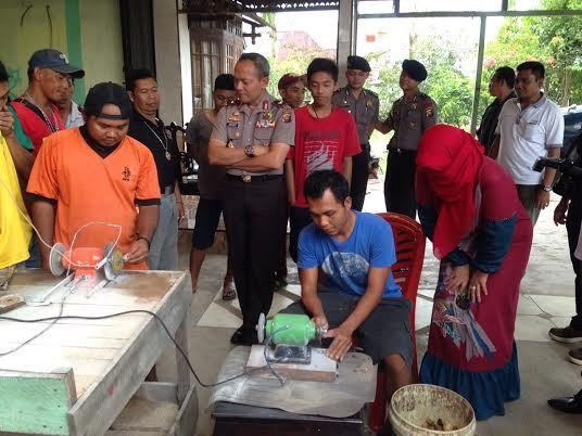 Demam Batu Akik, Begini Cara Kapolda Kalbar Bantu para Pengrajin Akik