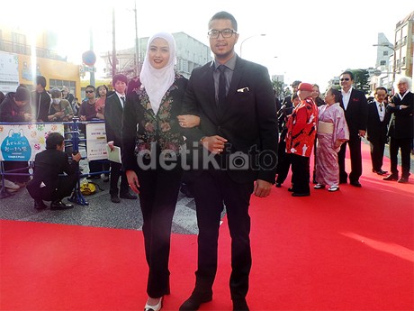 Revalina S Temat Kembali Berhijab Saat Melenggang di Red Carpet Koza