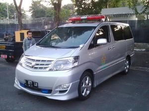 Ambulans Toyota Alphard Siap Antar Jenazah Olga ke Rumah Duka