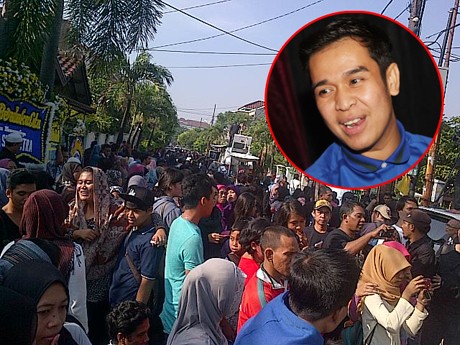 Pedagang Ambil Keuntungan di Balik Keramaian Rumah Olga
