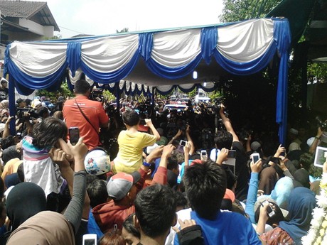 Tasbih, Tahmid dan Takbir Iringi Kedatangan Jenazah Olga di Rumah Duka