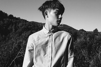Terdapat tiga foto hitam dan putih serta satu foto berwarna untuk foto teaser D.O. (SMTOWN)