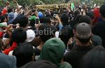 Antar Jenazah Olga ke Pemakaman, Pelayat Histeris