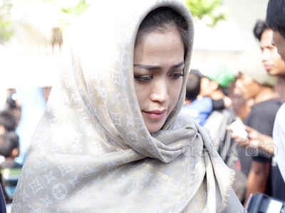 Jessica Iskandar di Rumah Duka Olga Syahputra