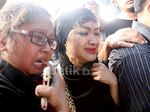 Jupe Menangis Lemas di Pemakaman Olga Syahputra