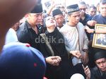 Jupe Menangis Lemas di Pemakaman Olga Syahputra