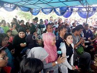 TPU Malaka sudah ramai diserbu warga yang ingin menyaksikan pemakaman komedian Olga Syahputra.