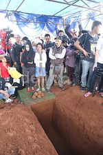 Warga Padati Area Pemakaman Olga Syahputra