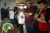 Jenazah Olga disalati.