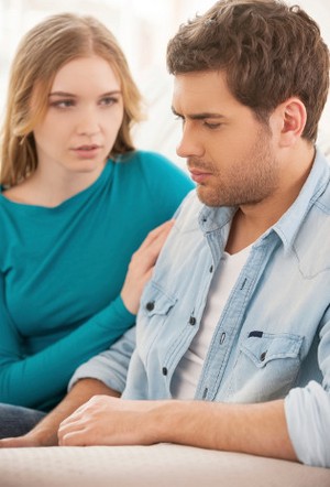 Ini yang Sebaiknya Dilakukan Wanita Saat Pria Sedang Galau