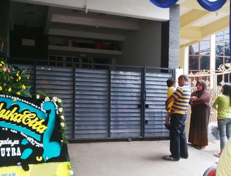Masih Berduka, Pagar Rumah Olga Tertutup Rapat Bagi Pelayat