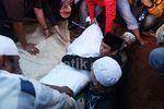 Kesedihan Billy di Pemakaman Olga Syahputra