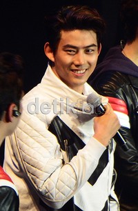 Di konser tersebut, 2PM juga menyanyikan lagu milik RAN berjudul 'Dekat di Hati'.