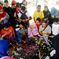 Olga telah dimakamkan pada Sabtu (28/3/2015).