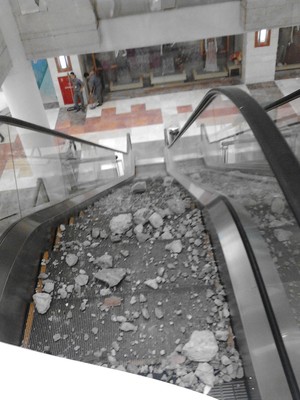Sedang Renovasi, Bangunan Bioskop Roboh di Sun Plaza Medan