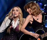 Madonna mengajak Taylor bawakan lagu terbarunya yang berjudul 'Ghosttown'. Kevin Winter/Getty Images/detikFoto.