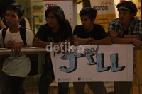 Sejumlah fans Go!Go!Jill turut hadir meramaikan acara.