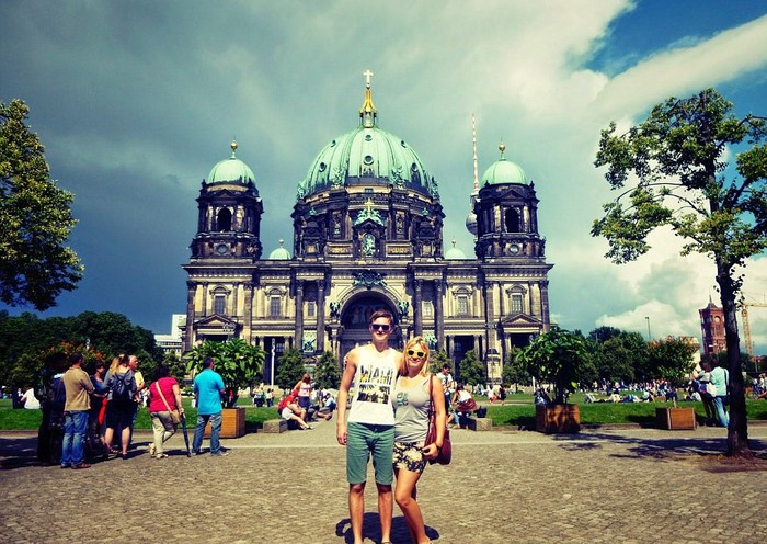 Keliling Dunia Gratis Biaya Menginap, Kok Bisa?