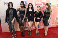 Fifth Harmony juga tampil kompak serba hitam di red carpet. Frazer Harrison/Getty Images/detikFoto.