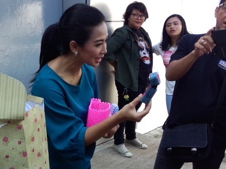 Sebelum Bebas, Tas Nikita Mirzani Dibongkar Feni Rose