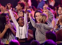 Zahara Marley dan Shiloh Nouvel turut mendukung sang ibu Angelina Jolie di ajang Kids’ Choice Awards 2015. Kevin Winter/Getty Images/detikFoto.