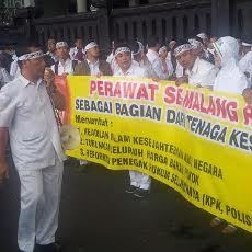 Ratusan Tenaga Medis Tuntut Kesejahteraan ke Jokowi