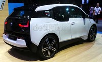 Baterai lithium-ion yang menyimpan tenaga untuk sang mobil Jerman dipercaya mampu membuat BMW i3 menjelajah antara 130-160 km sebelum harus diisi kembali tenaganya.
