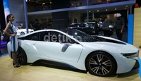 Untuk mesin bensinnya, BMW i8 menggendong mesin turbocharged 3 silinder berkapasitas 1.5 liter yang mampu menyemburkan tenaga hingga 228 bhp. Mesin bensin ini didukung pula oleh motor listrik bertenaga 129 bhp. Jika kedua penggerak itu dikombinasikan, i8 mampu menghasilkan tenaga hingga 357 bhp.