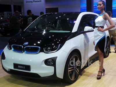 BMW Pamerkan i3 dan i8