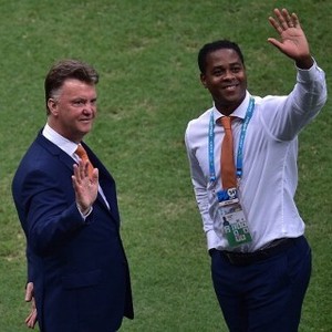 Kluivert Ungkap Alasan Tak Ikuti Van Gaal ke MU