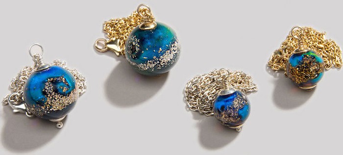 Hiii! Abu Kremasi Orang Mati Jadi Karya Seni