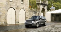 Range Rover Autobiography terbaru tampil dengan berbagai perubahan di eksterior dan interiornya. Di bagian eksterior terlihat grill dengan desian baru dan dilapis krom. Istimewa/Land Rover.
