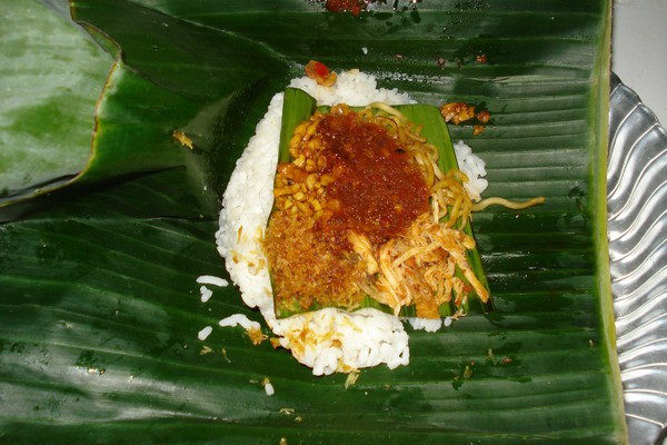 Gurih Enak Nasi Jinggo, Nasi Khas Bali untuk Makan Malam 