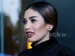 Berbaju Ketat, Nikita Mirzani Pamer Lekukan Tubuh