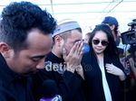 Raffi Ahmad Menangis di Makam Olga