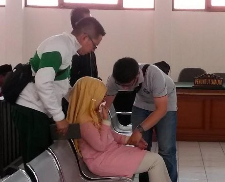 Divonis 5 Bulan Karena Chatting Mesra di Facebook, Wisni Banding