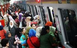 Aneka Saran dan Keluhan Masyarakat Soal Jadwal Baru Commuter Line yang Berlaku Hari Ini