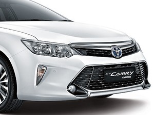 Toyota Camry Teranyar Tampil Makin Prestis dan Modern