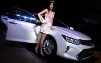 New Camry diluncurkan di Thamrin Nine Ballroom, Jakarta. Mobil ini dilengkapi fitur keamanan paling lengkap di kelasnya seperti airbag dual side, curtain, knee, TB airbag (H dan V) dan dual and side aibags (V dan G), emergency brake signal.