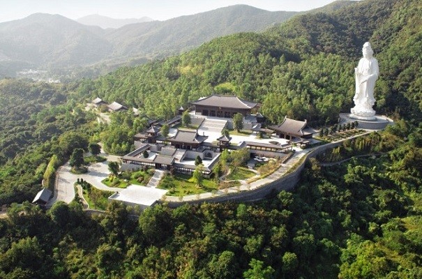 Kuil di Hong Kong Punya Buddha Emas & Ruang Anti Peluru
