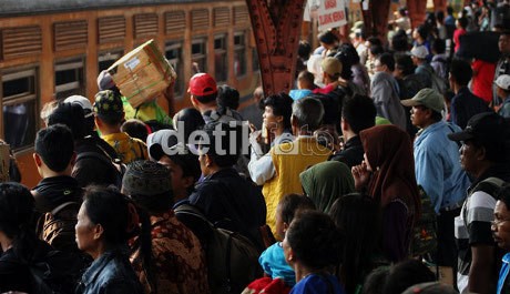 Meski Tarif Naik Sampai 100%, Tiket KA Ekonomi Tetap Laris Manis