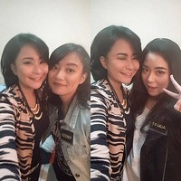 Bahagianya ketemu teman seperjuangan masa kecil, tulis Chiquita di caption foto. (Instagram/Chiquita Meidy)
