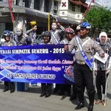 Puluhan Polisi Ajak Tukang Becak Tertib Berlalu Lintas