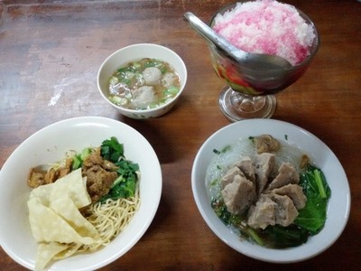 Sluurp, Sedap Mantap Sajian Bakso Rudal dan Mie Ayam yang Lembut Gurih