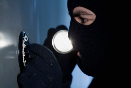 Tutupi Identitas, Pria Ini Operasi Plastik Dulu Sebelum Merampok