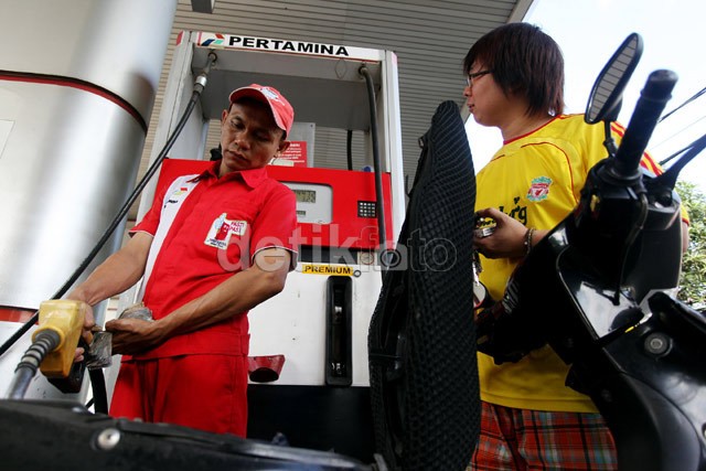 Bensin RI Lebih Mahal Dari Malaysia, Pertamina: Kok Petronas Bangkrut di RI?
