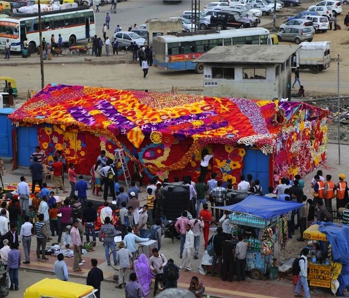 Takjub! Sebuah Rumah di India Dihiasi Rajutan