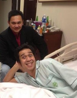 Di-bully karena Nyinyir, Farhat Pasang Foto Bareng Olga di Rumah Sakit