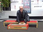 Vin Diesel Cetak Kaki dan Tangan di Hollywood