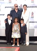 Vin Diesel Cetak Kaki dan Tangan di Hollywood